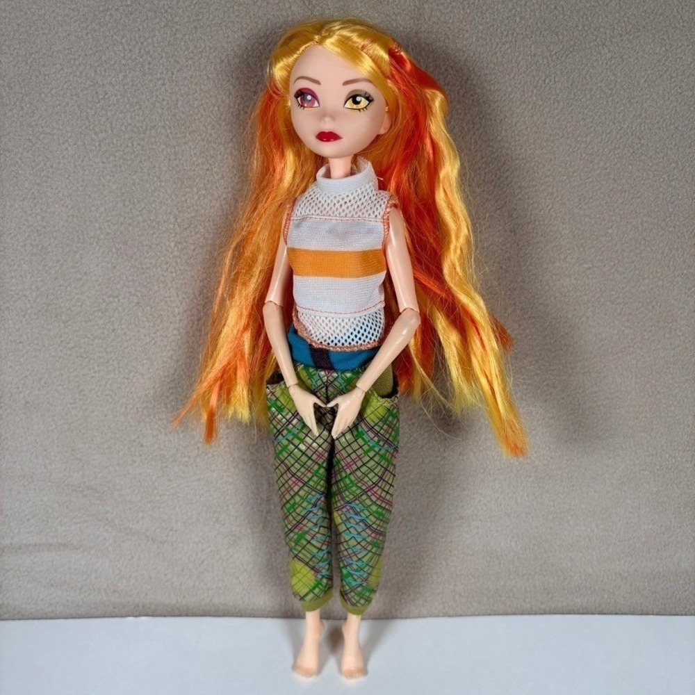 Madame Alexander Spacepop Luna Doll Orange Yellow Hair Heterochromia Eyes